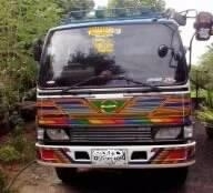 HINO FD 195 HP HO7D สมอทอง หกล้อดั๊มพ์ กระบะดั๊มพ์เหล็ก 6 ตันยิงหน้าความยาว 3.60 เมตร ภายในห้องเก๋งสวยครบ เครื่องเสียง CD MP3 แอร์เย็น พ.เพาเวอร์ ก.ไฟฟ้า ระบบเบรคทริ๊ปฟี้ เครื่องยนต์แน่นดีแรงดี ช่วงล่างยาง 8.25 ขอบ 16 สภาพดี 70\% พร้อมบรรทุกพร้อมใช้งาน เอก