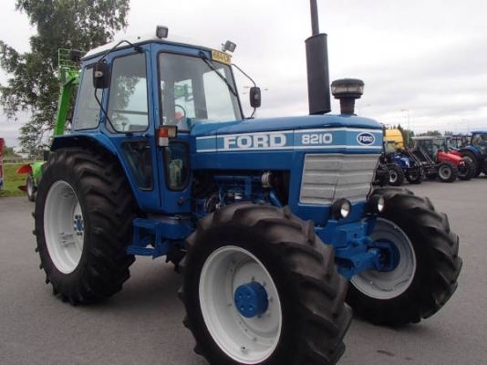 1985 Ford 8210