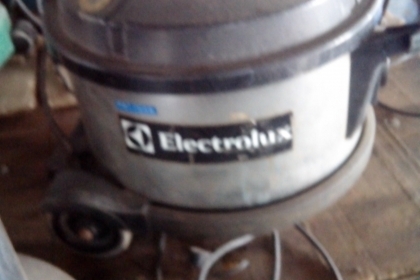 เครื่องดูดฝุ่นสภาพใช้งานปกติครับเหมามาครับสวยๆมีหลายตัวครับราคานี้หายากครับตัวใหญ่ครับ