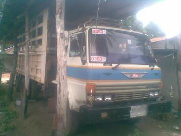 ขายรถบรรทุกหกล้อ Hino หัว F18 FF173-KA18856 เครื่อง EH700 165 แรง ยาง 9.00 กระบะคาร์โก้ไม่ดั๊มพ์ยาว 5.50 เมตร ทะเบียนพร้อม