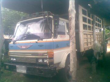 ขายรถบรรทุกหกล้อ Hino หัว F18 FF173-KA18856 เครื่อง EH700 165 แรง ยาง 9.00 กระบะคาร์โก้ไม่ดั๊มพ์ยาว 5.50 เมตร ทะเบียนพร้อม