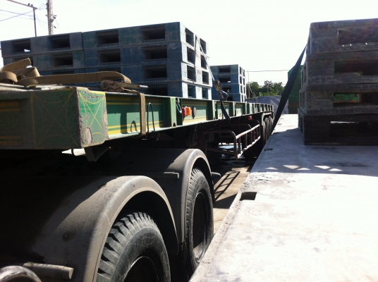 ขายหางพื้นเรียบ 3 เพลา ยาว 12.50 เมตร อุ่.เปี๊ยก สภาพสวยใช้งานอยู่