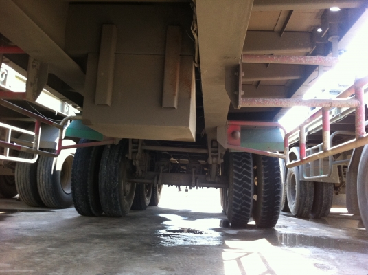 ขายหางพื้นเรียบ 3 เพลา ยาว 12.50 เมตร อุ่.เปี๊ยก สภาพสวยใช้งานอยู่