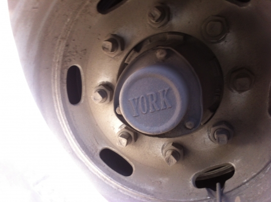 ขายหางพื้นเรียบ 3 เพลา ยาว 12.50 เมตร อุ่.เปี๊ยก สภาพสวยใช้งานอยู่