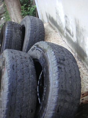 ขายยางปิคอัพมือสอง 4 เส้น ปี 11 215/70R15 ฟรายโตน 2เส้น 225/75/R15 บริตโตน 2เส้น 4เส้น 1500บาท