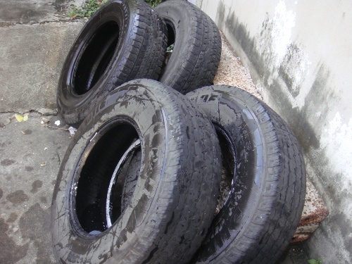 ขายยางปิคอัพมือสอง 4 เส้น ปี 11 215/70R15 ฟรายโตน 2เส้น 225/75/R15 บริตโตน 2เส้น 4เส้น 1500บาท ขายยางปิคอัพมือสอง 4 เส้น ปี 11 215/70R15 ฟรายโตน 2เส้น 225/75/R15 บริตโตน 2เส้น 4เส้น 1500บาท