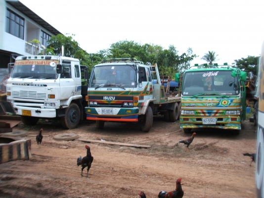 รถบรรทุกรถเกี่ยวข้าว 2 เพลา