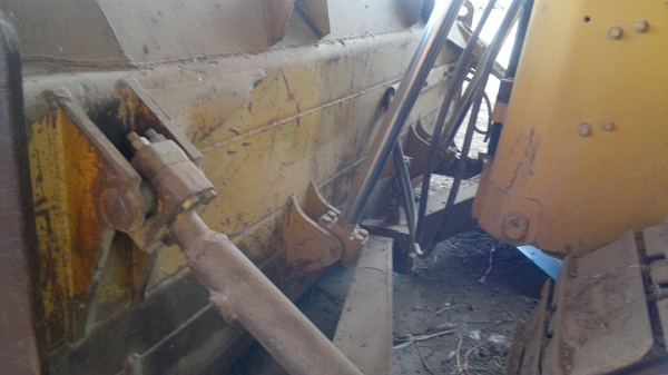 ขายรถแทรกเตอร์  CAT D6H SERIES-2 ตีนไก่ เล่มทะเบียน ช้วงเต็ม แอร์มี รถสวยจัด