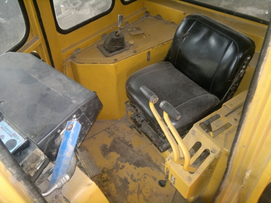 ขายรถแทรกเตอร์  CAT D6H SERIES-2 ตีนไก่ เล่มทะเบียน ช้วงเต็ม แอร์มี รถสวยจัด