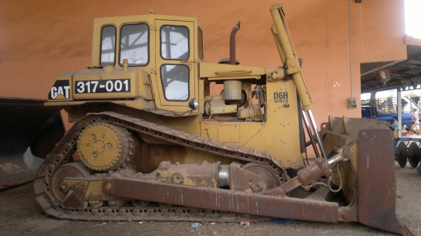 ขายรถแทรกเตอร์  CAT D6H SERIES-2 ตีนไก่ เล่มทะเบียน ช้วงเต็ม แอร์มี รถสวยจัด