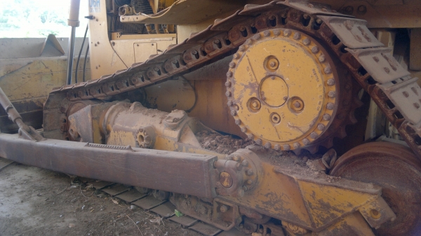 ขายรถแทรกเตอร์  CAT D6H SERIES-2 ตีนไก่ เล่มทะเบียน ช้วงเต็ม แอร์มี รถสวยจัด