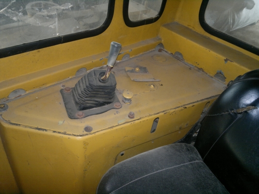 ขายรถแทรกเตอร์  CAT D6H SERIES-2 ตีนไก่ เล่มทะเบียน ช้วงเต็ม แอร์มี รถสวยจัด