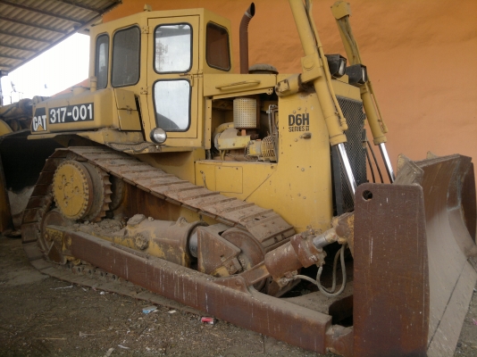 ขายรถแทรกเตอร์  CAT D6H SERIES-2 ตีนไก่ เล่มทะเบียน ช้วงเต็ม แอร์มี รถสวยจัด