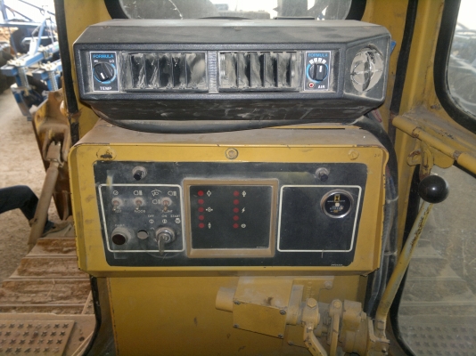 ขายรถแทรกเตอร์  CAT D6H SERIES-2 ตีนไก่ เล่มทะเบียน ช้วงเต็ม แอร์มี รถสวยจัด