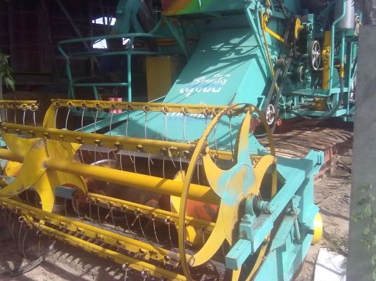 รถเกี่ยวข้าวสุรชัยครับ พร้อมใช้ รถเกี่ยวข้าวสุรชัยครับ พร้อมใช้