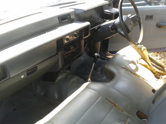 รถเดิมๆติดบางสติ๊กเกอร์จากโรงงานยังอยู่ ตัวถังมีผุบ้างตามอายุ แต่เครื่องแห้งๆคัสซีสวยสอาดภายในสอาดเดิมๆมีเบาะขาดบ้างตามอายุมาดูไกล้ๆจะดูดี รถปี93 ช่วงล่างยังนิ่มอยู่เลย รถเดิมๆติดบางสติ๊กเกอร์จากโรงงานยังอยู่ ตัวถังมีผุบ้างตามอายุ แต่เครื่องแห้งๆคัสซีสวยสอาดภายในสอาดเดิมๆมีเบาะขาดบ้างตามอายุมาดูไกล้ๆจะดูดี รถปี93 ช่วงล่างยังนิ่มอยู่เลย