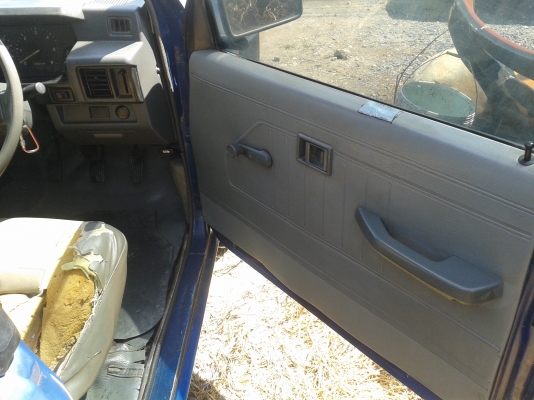 รถเดิมๆติดบางสติ๊กเกอร์จากโรงงานยังอยู่ ตัวถังมีผุบ้างตามอายุ แต่เครื่องแห้งๆคัสซีสวยสอาดภายในสอาดเดิมๆมีเบาะขาดบ้างตามอายุมาดูไกล้ๆจะดูดี รถปี93 ช่วงล่างยังนิ่มอยู่เลย รถเดิมๆติดบางสติ๊กเกอร์จากโรงงานยังอยู่ ตัวถังมีผุบ้างตามอายุ แต่เครื่องแห้งๆคัสซีสวยสอาดภายในสอาดเดิมๆมีเบาะขาดบ้างตามอายุมาดูไกล้ๆจะดูดี รถปี93 ช่วงล่างยังนิ่มอยู่เลย