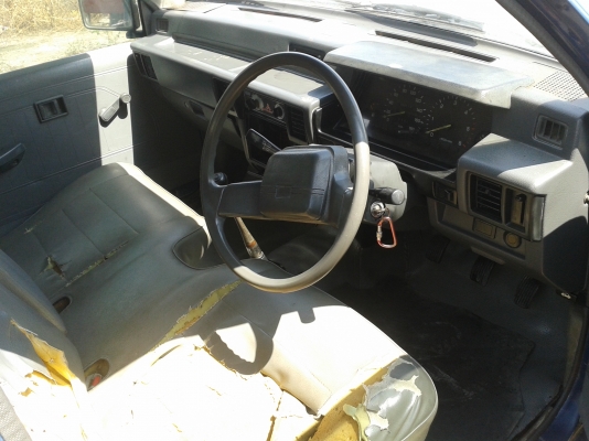 รถเดิมๆติดบางสติ๊กเกอร์จากโรงงานยังอยู่ ตัวถังมีผุบ้างตามอายุ แต่เครื่องแห้งๆคัสซีสวยสอาดภายในสอาดเดิมๆมีเบาะขาดบ้างตามอายุมาดูไกล้ๆจะดูดี รถปี93 ช่วงล่างยังนิ่มอยู่เลย รถเดิมๆติดบางสติ๊กเกอร์จากโรงงานยังอยู่ ตัวถังมีผุบ้างตามอายุ แต่เครื่องแห้งๆคัสซีสวยสอาดภายในสอาดเดิมๆมีเบาะขาดบ้างตามอายุมาดูไกล้ๆจะดูดี รถปี93 ช่วงล่างยังนิ่มอยู่เลย