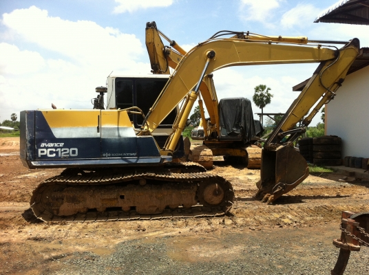 ขายรถแบคโฮ KOMATSU PC-100-5 เอกสารอิมวอย ไฟฟ้าครบใช้งานได้ รถสวย
