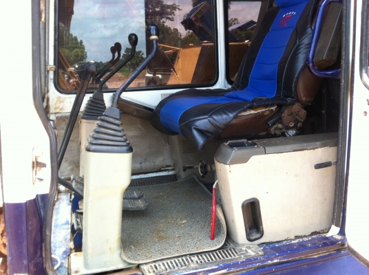 ขายรถแบคโฮ KOMATSU PC-100-5 เอกสารอิมวอย ไฟฟ้าครบใช้งานได้ รถสวย