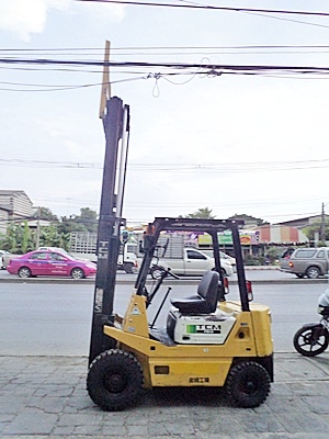 ขายรถยกTCM 1.5 ตัน รุ่น16  เครื่องเบนซิน  กระบอกคู่ เสาสูง 3 เมตร ยางตันใหม่ พวงมาลัยเพาเว่อร์  สีเดิมจากนอก นำเข้าจากญี่ปุ่น ใช้งานได้ทันที