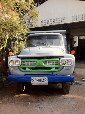 ขายด่วน รถบรรทุก 6 ล้อ ราคา 350000 บาท