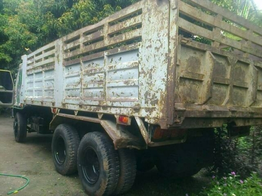 MITSUBISHI FUSO FN527 TURBO 220 HP 6D16 TF3500 สิบล้อดั๊มพ์ 2 เพลา กระบะดั๊มพ์เหล็ก 12 ตันของสามมิตรลอนนอนสภาพสวย เครื่องแน่นดีแห้งดี เกียร์ 10 SPEED ภายในเก๋งคอนโซลสวยครบพร้อม แอร์เย็น พวงมาลัยเพาเวอร์ ระบบเบรคทริ๊ปฟี้ ช่วงล่างแน่นคัชซีไม่มีบวม ยางสภาพดี