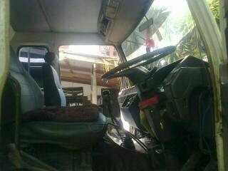 MITSUBISHI FUSO FN527 TURBO 220 HP 6D16 TF3500 สิบล้อดั๊มพ์ 2 เพลา กระบะดั๊มพ์เหล็ก 12 ตันของสามมิตรลอนนอนสภาพสวย เครื่องแน่นดีแห้งดี เกียร์ 10 SPEED ภายในเก๋งคอนโซลสวยครบพร้อม แอร์เย็น พวงมาลัยเพาเวอร์ ระบบเบรคทริ๊ปฟี้ ช่วงล่างแน่นคัชซีไม่มีบวม ยางสภาพดี