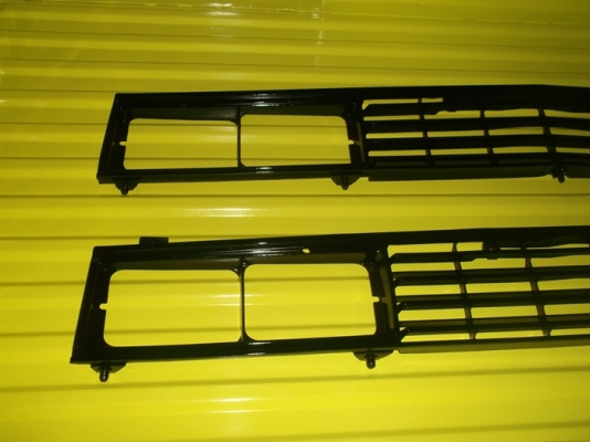 ขายกระจังหน้า ดัทสัน 720 สีดำเงา สภายสวยๆราคาพร้อมส่ง EMS