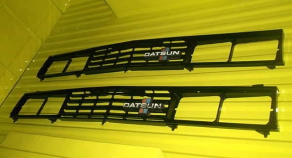 ขายกระจังหน้า ดัทสัน 720 สีดำเงา สภายสวยๆราคาพร้อมส่ง EMS