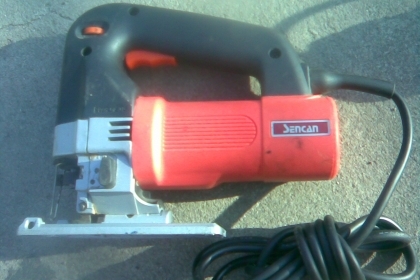 เลื่อยจิ๊กซอสภาพพร้อมใช้งานครับ 90 เปอร์เซนต์ครับ มีปุ่มปรับระดับความเร็วราคานี้สุดคุ้มครับ ใช้ยาวครับรุ่นนี้ เลื่อยจิ๊กซอสภาพพร้อมใช้งานครับ 90 เปอร์เซนต์ครับ มีปุ่มปรับระดับความเร็วราคานี้สุดคุ้มครับ ใช้ยาวครับรุ่นนี้