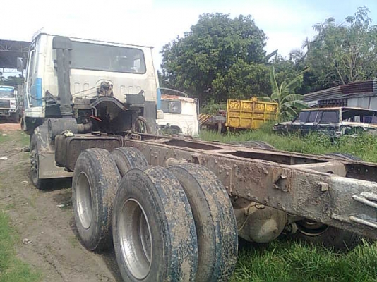 ต้องการขาย / รถ 10 ล้อ 2 เพลา นิสสัน UD / CW430 ( หัวคัสซี )