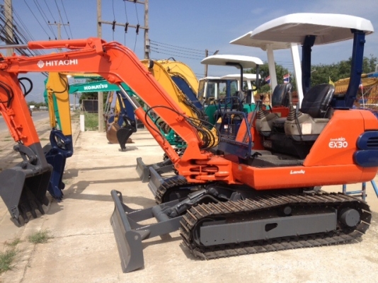 รถขุด-ดัน HITACHI EX 30 มือสอง นำเข้าจากญี่ปุ่น ทำสีแล้ว พร้อมใช้งาน