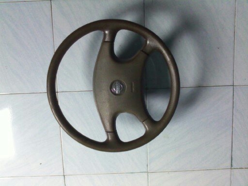 ฟ่วงมาลัย ของแท้ nissan Nv