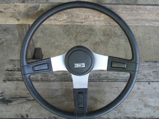 อะไหล่เหลือใช้ครับ พวงมาลัยติดรถแท้ Dutsun