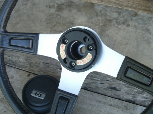 อะไหล่เหลือใช้ครับ พวงมาลัยติดรถแท้ Dutsun