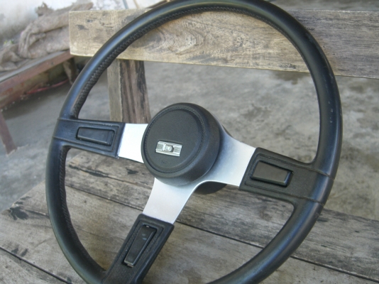 อะไหล่เหลือใช้ครับ พวงมาลัยติดรถแท้ Dutsun