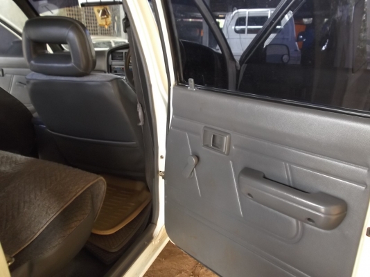 ln106 นำเข้าทั้งคันแบบสี่ประตู   เดิมๆตั้งแต่ยาง  350000