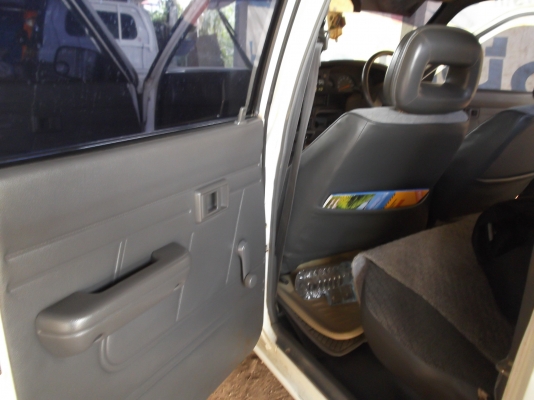 ln106 นำเข้าทั้งคันแบบสี่ประตู   เดิมๆตั้งแต่ยาง  350000