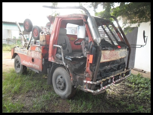 รถยกอเนกประสงค์ 4 ล้อกลาง