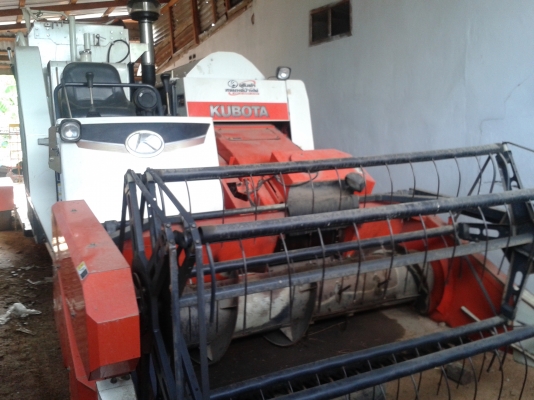ขายรถเกี่ยวข้าว KUBOTA DC60พร้อมเทนเลอร์ สภาพพร้อมใช้