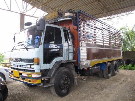 รถบรรทุก 10 ล้อ กระบะรั้วไม้หลังถนน ยี่ห้อ ISUZU รุ่น FVM32M