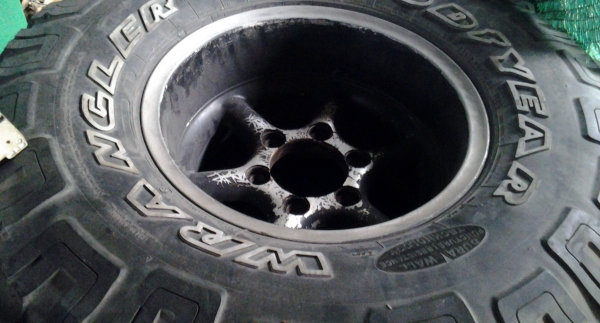 ขายตะขาบ 1 ฝูง 33x12.5x15 ล้อ 6 รู ออฟลึก ๆ 9000 บาท/ชุด