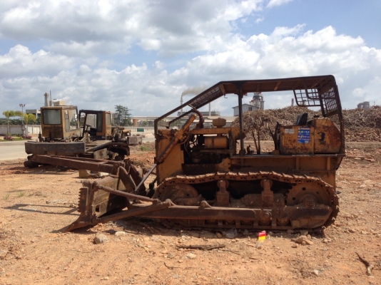 D50A-15 แทรกเตอร์ตีนตะขาบ สวยๆพร้อมใช้ มีเขาควายให้....