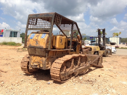 D50A-15 แทรกเตอร์ตีนตะขาบ สวยๆพร้อมใช้ มีเขาควายให้....