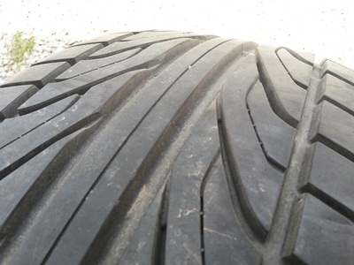 ขายยาง(เศษ)235/35/19 ปี 5112 DUNLOP DIREZZA DZ 101    1 เส้น