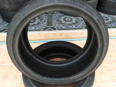 ขายยาง(เศษ)235/40/18 ปี 12  DUNLOP DIREZZA DZ 101    1 เส้น