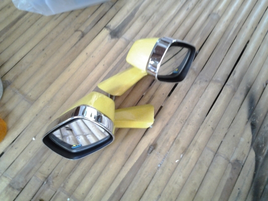 JOECLASSIC...ขายกระจกแต่งติดแก้มมีสีเขียว  สีขาว  สีน้ำเงิน  สีส้ม..งานเก่าเก็บคู่ละ950..สนใจสอบฤามได้เลย..