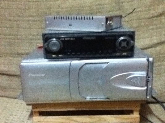 ขายวิทยุเทปPIONEER KEH-P7015+ตู้CD รุ่นCDX-P1270(12แผ่น)+กล่องแปลงVCD ใช้ได้ปกติขายถูก 1300.-