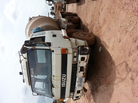 รถโม่ปูน สิบล้อ สภาพใช้งานได้ 6 คิว สองเพลา มีทะเบียน